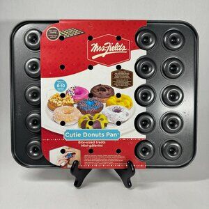 New Mrs. Fields Cutie Donuts Non Stick Baking Pan